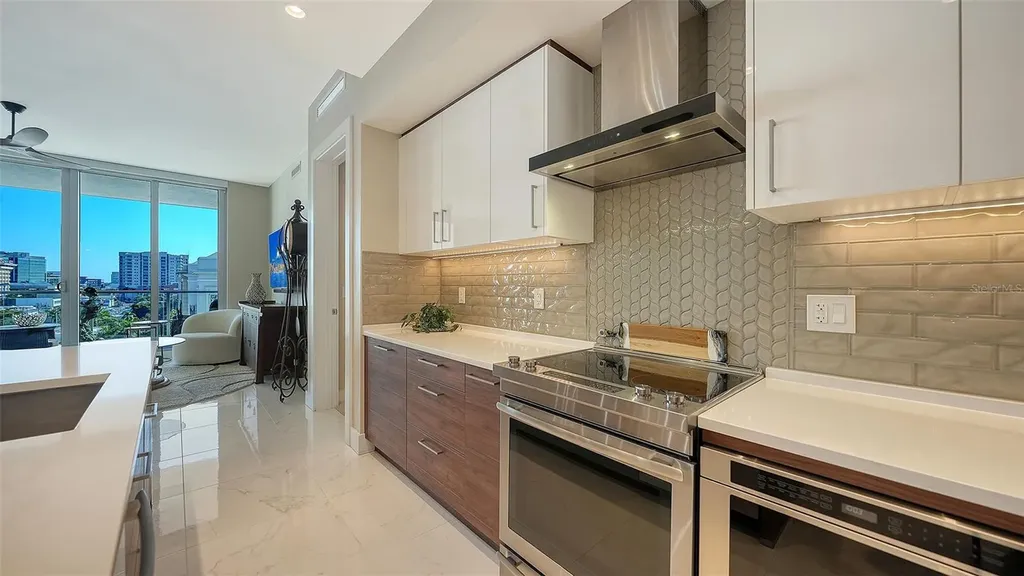 111 S Pineapple Avenue Sarasota FL 34236