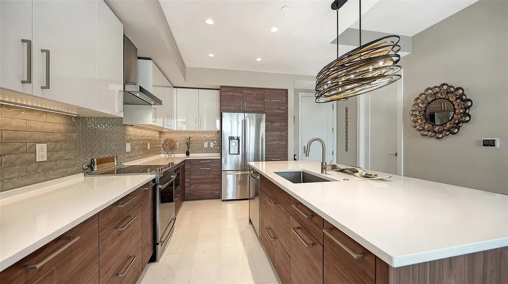 111 S Pineapple Avenue Sarasota FL 34236