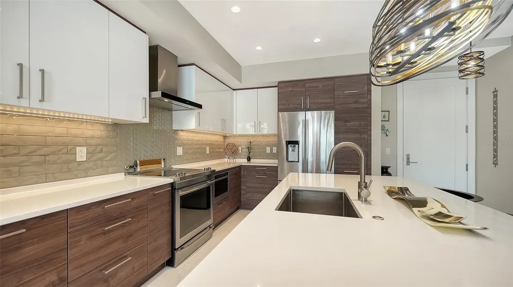 111 S Pineapple Avenue Sarasota FL 34236