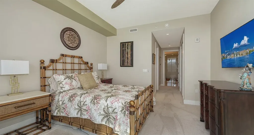 111 S Pineapple Avenue Sarasota FL 34236