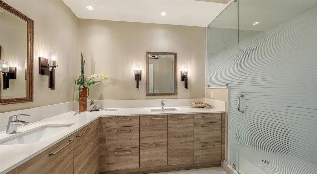 111 S Pineapple Avenue Sarasota FL 34236