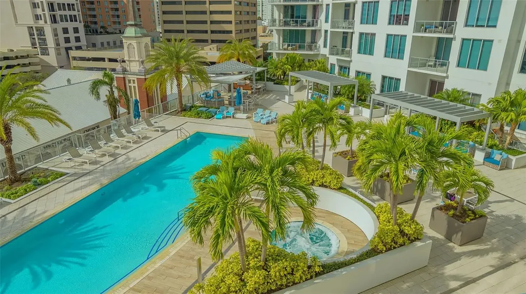 111 S Pineapple Avenue Sarasota FL 34236