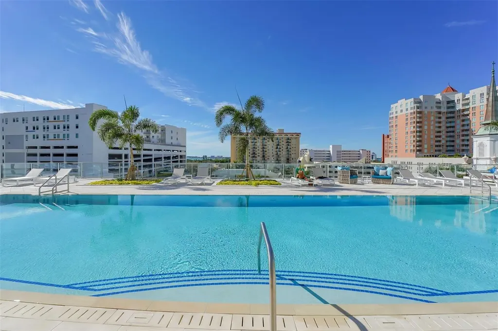 111 S Pineapple Avenue Sarasota FL 34236