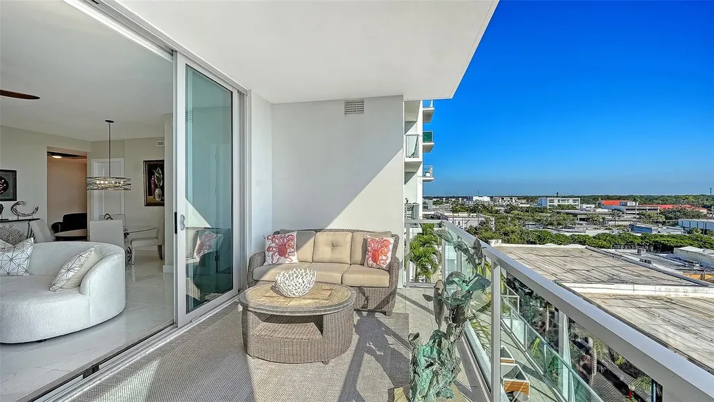 111 S Pineapple Avenue Sarasota FL 34236