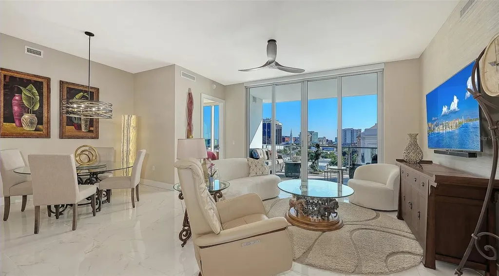 111 S Pineapple Avenue Sarasota FL 34236