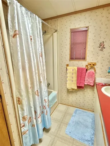 6821 Americana Drive NE St Petersburg FL 33702