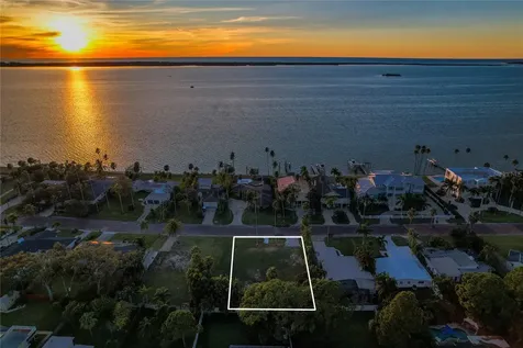 1645 Santa Barbara Drive Dunedin FL 34698