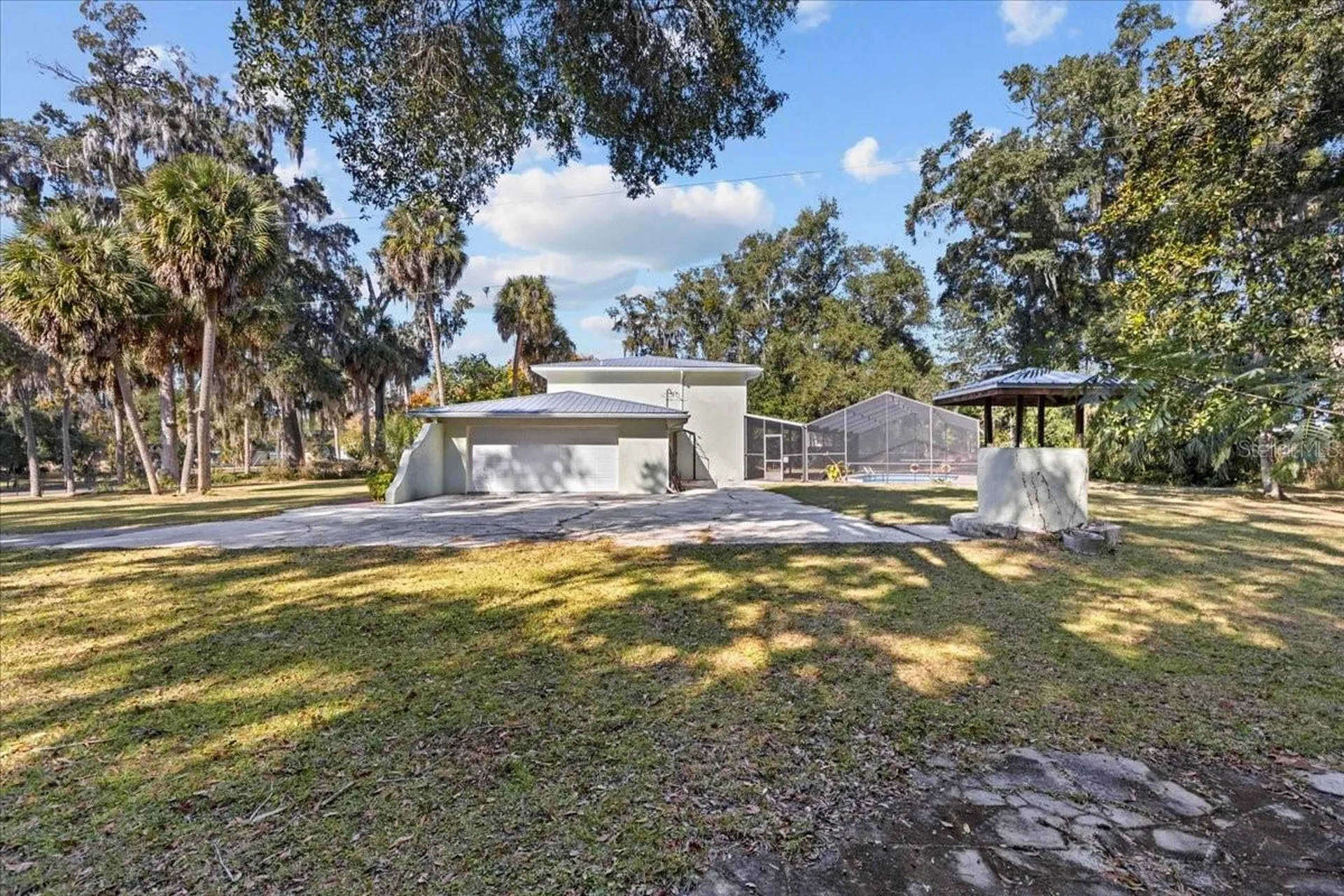 155 S Court Street Bronson FL 32621