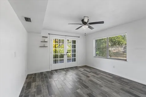 155 S Court Street Bronson FL 32621