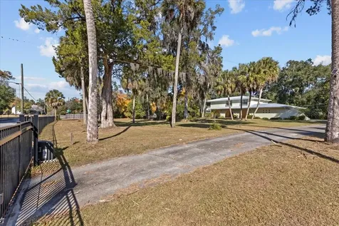 155 S Court Street Bronson FL 32621