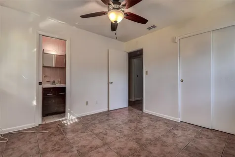 7726 33rd Avenue N St Petersburg FL 33710