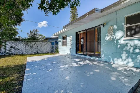 7726 33rd Avenue N St Petersburg FL 33710