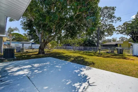 7726 33rd Avenue N St Petersburg FL 33710