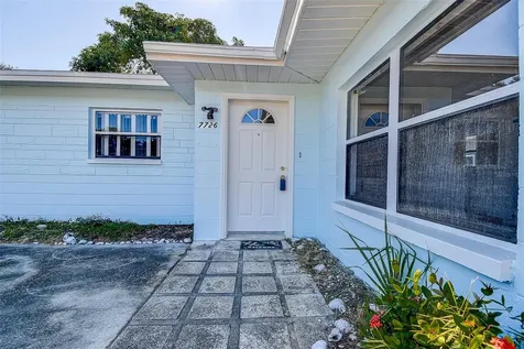 7726 33rd Avenue N St Petersburg FL 33710