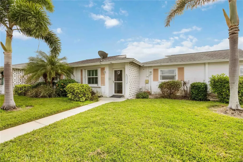 112 The Corso Venice FL 34285
