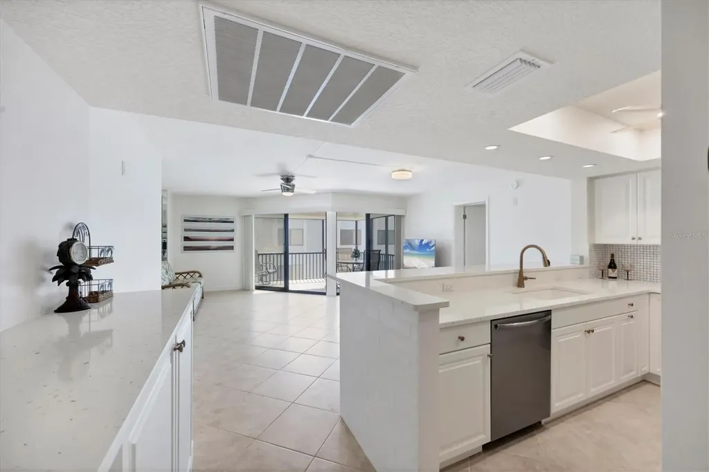 2810 N Beach Road Englewood FL 34223