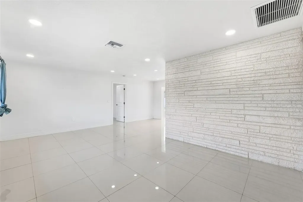 6488 30th Avenue N St Petersburg FL 33710