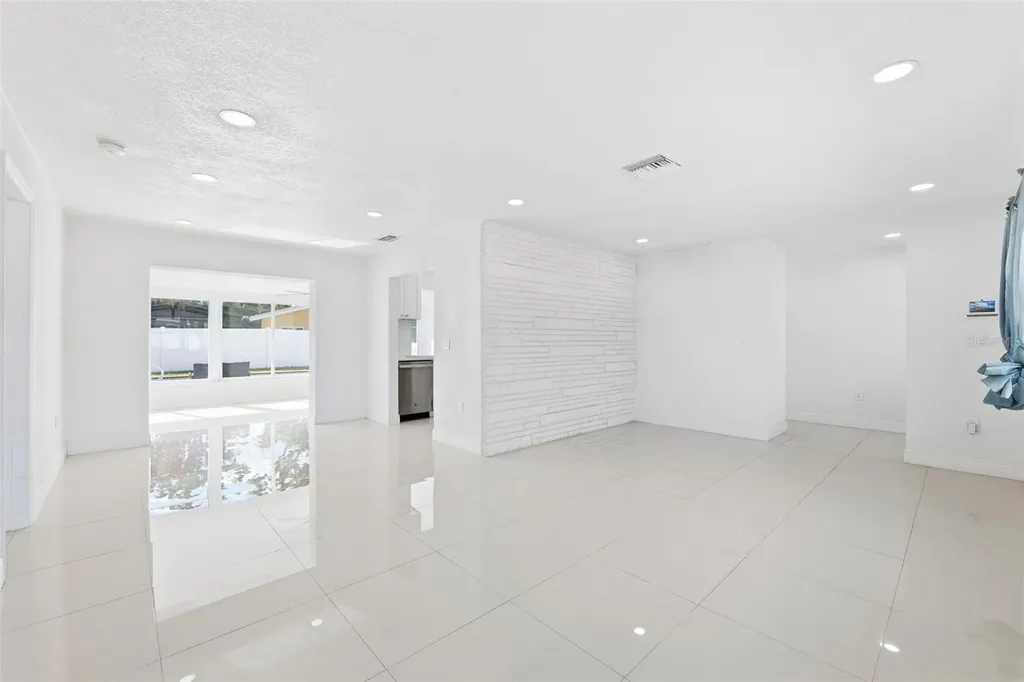 6488 30th Avenue N St Petersburg FL 33710