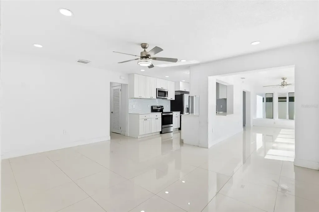 6488 30th Avenue N St Petersburg FL 33710