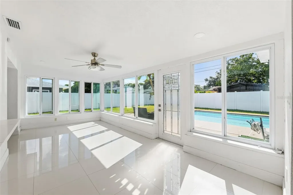 6488 30th Avenue N St Petersburg FL 33710