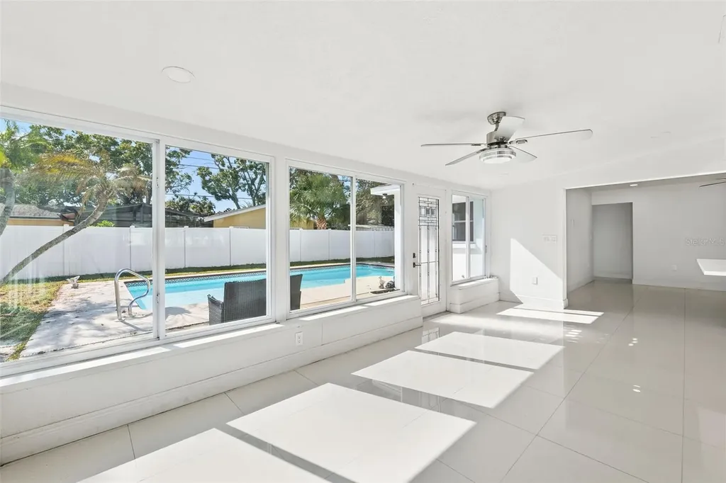 6488 30th Avenue N St Petersburg FL 33710