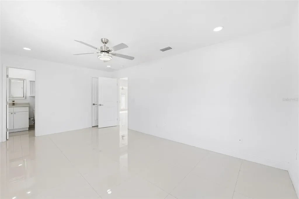 6488 30th Avenue N St Petersburg FL 33710