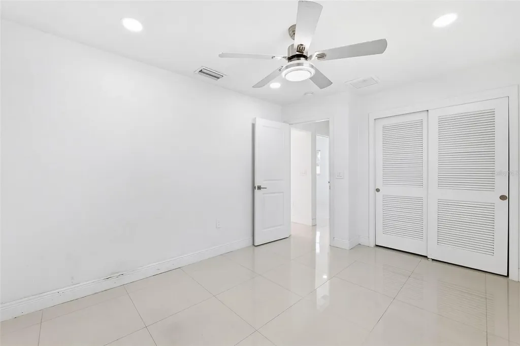 6488 30th Avenue N St Petersburg FL 33710