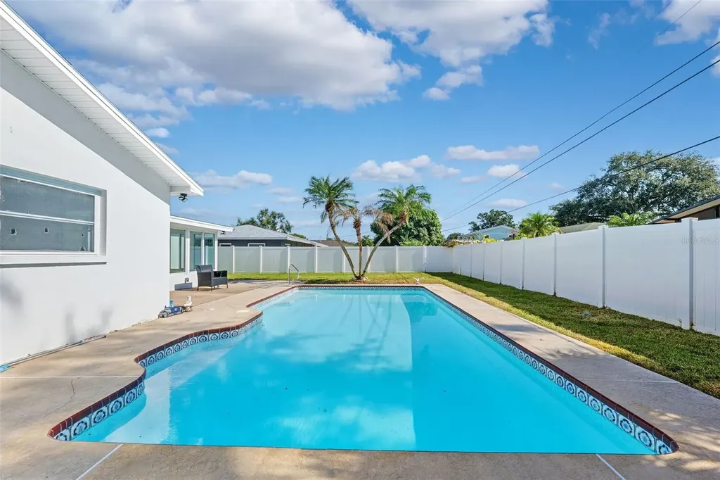 6488 30th Avenue N St Petersburg FL 33710
