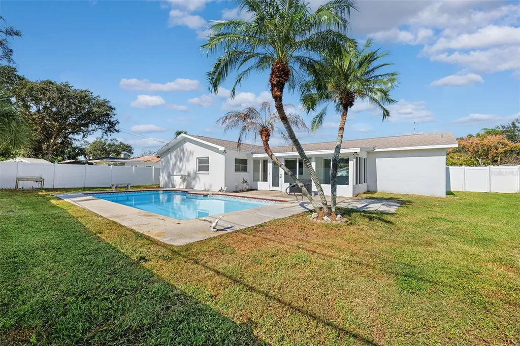 6488 30th Avenue N St Petersburg FL 33710