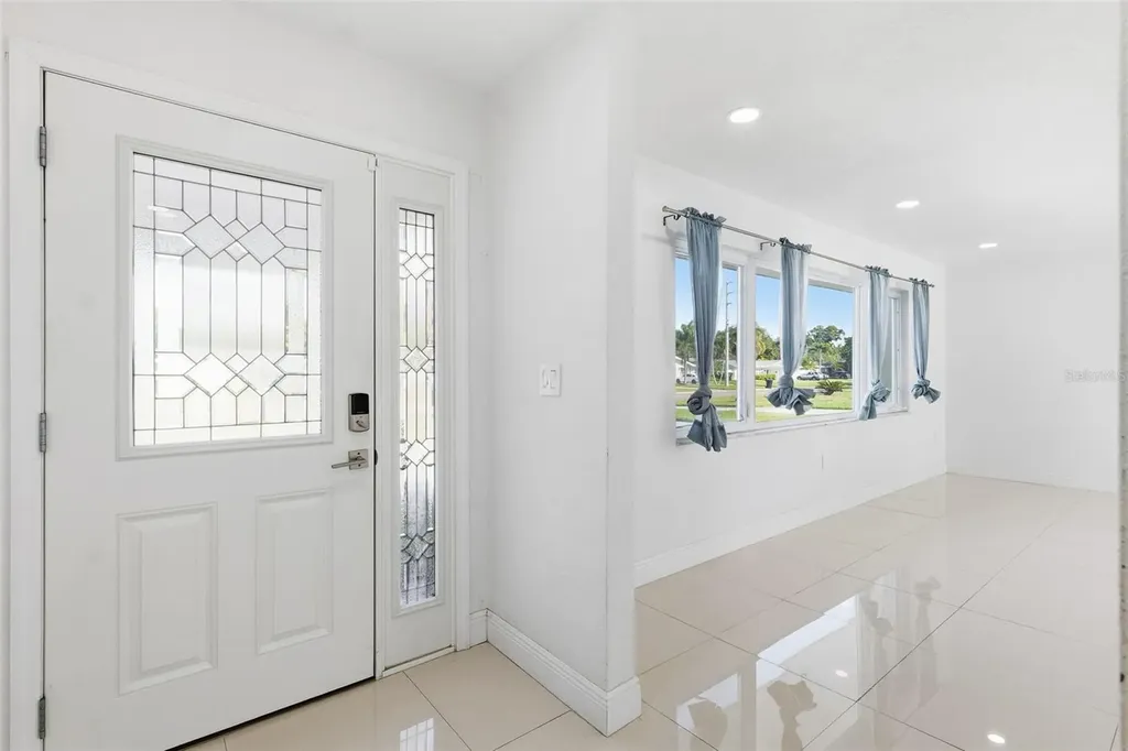 6488 30th Avenue N St Petersburg FL 33710