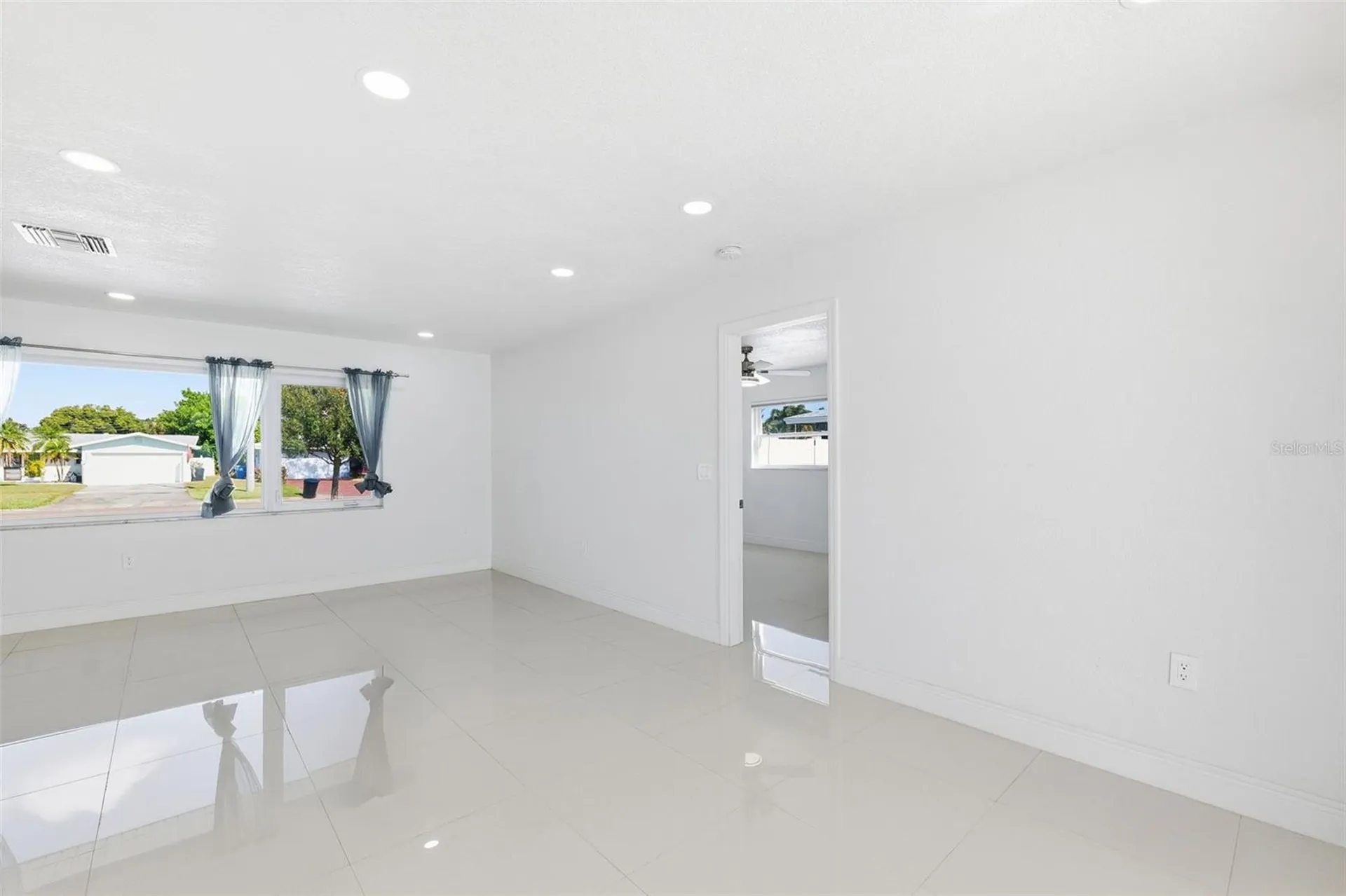 6488 30th Avenue N St Petersburg FL 33710