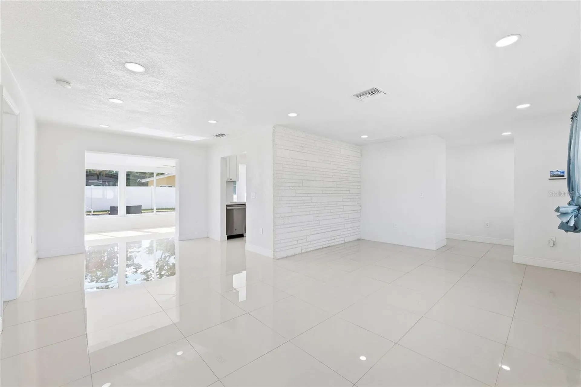 6488 30th Avenue N St Petersburg FL 33710