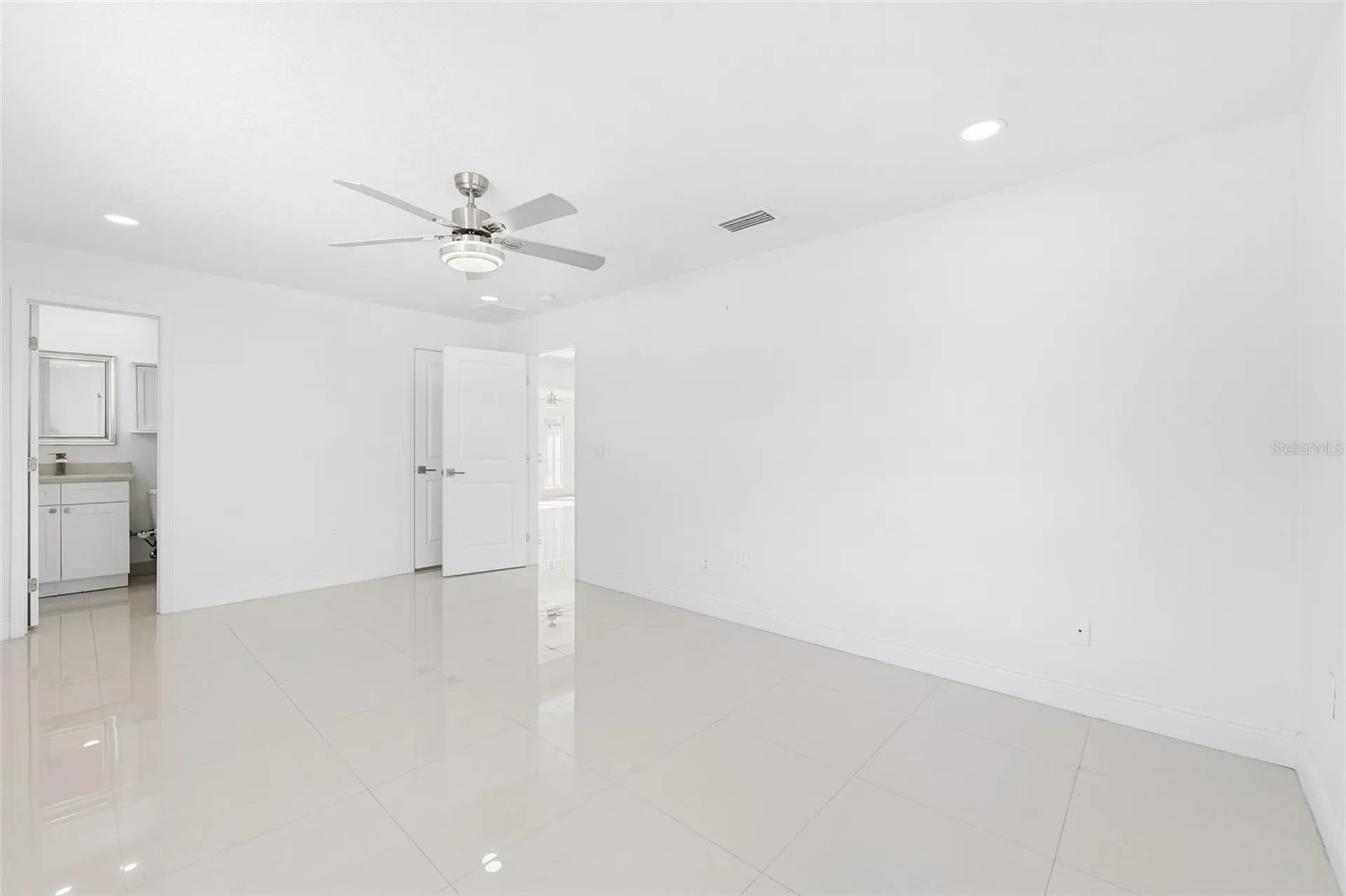 6488 30th Avenue N St Petersburg FL 33710
