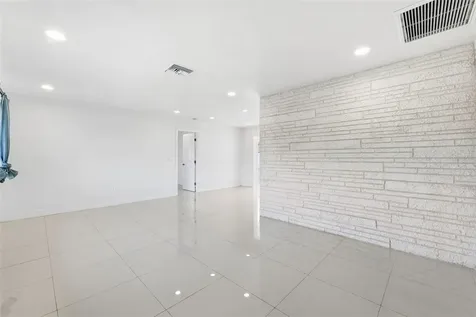 6488 30th Avenue N St Petersburg FL 33710