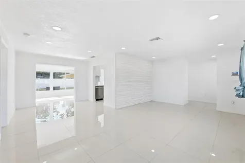 6488 30th Avenue N St Petersburg FL 33710