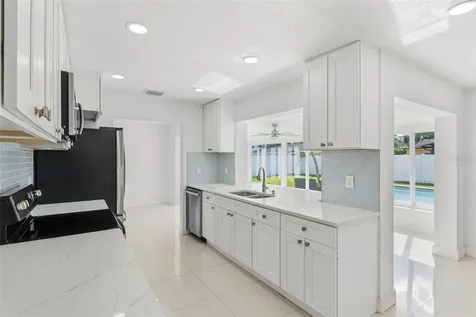 6488 30th Avenue N St Petersburg FL 33710