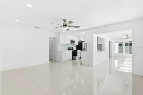 6488 30th Avenue N St Petersburg FL 33710