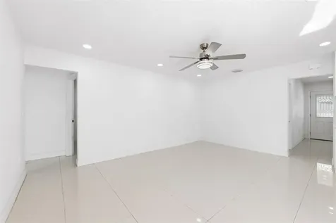6488 30th Avenue N St Petersburg FL 33710