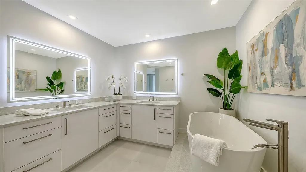 415 L Ambiance Drive Longboat Key FL 34228