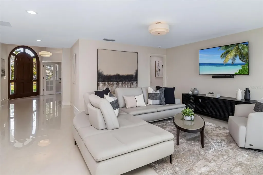 480 Cleveland Drive Sarasota FL 34236