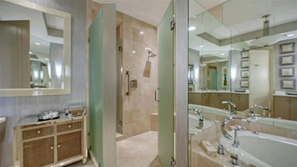 435 L Ambiance Drive Longboat Key FL 34228