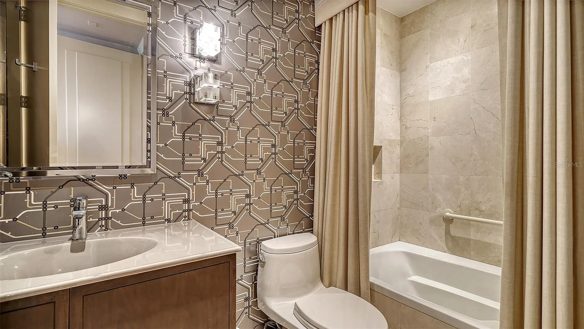 435 L Ambiance Drive Longboat Key FL 34228
