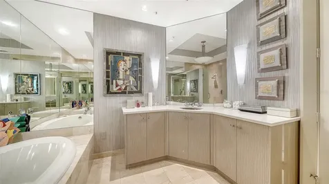 435 L Ambiance Drive Longboat Key FL 34228