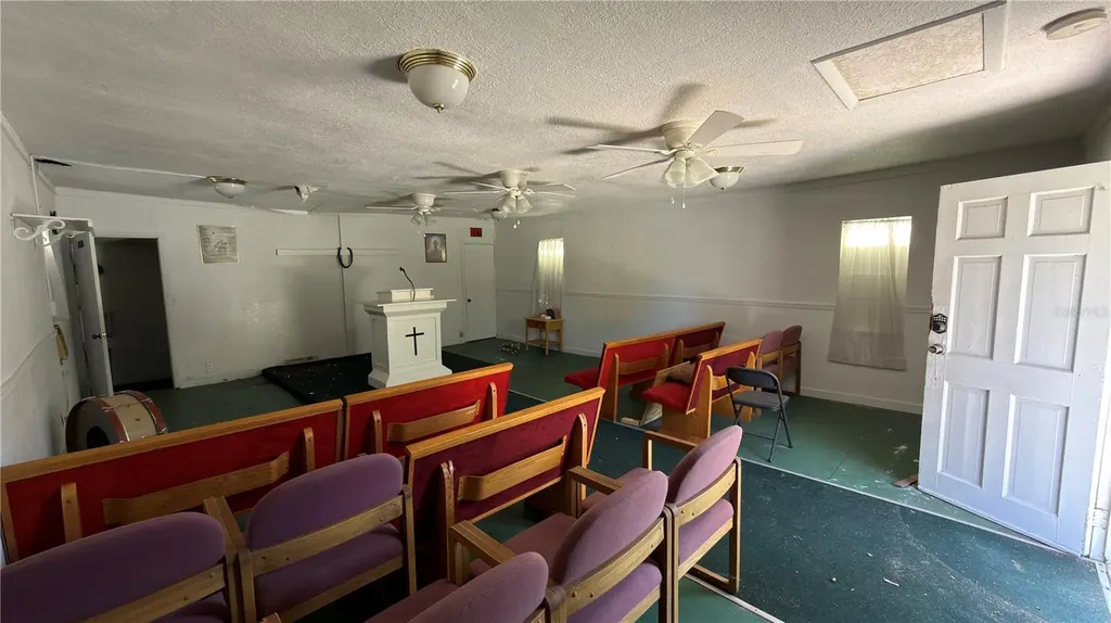 1121 S Adelle Avenue Deland FL 32720