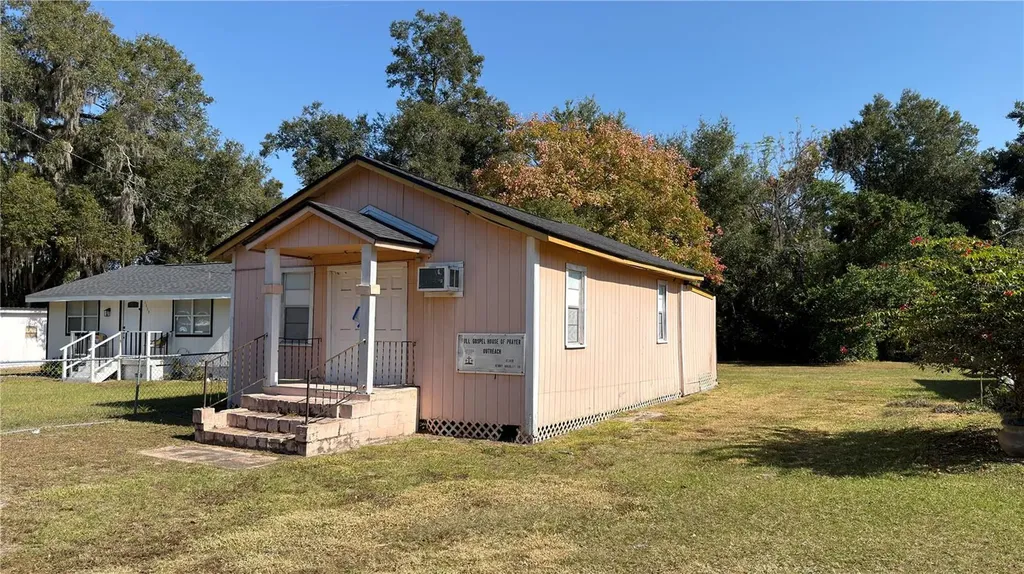 1121 S Adelle Avenue Deland FL 32720