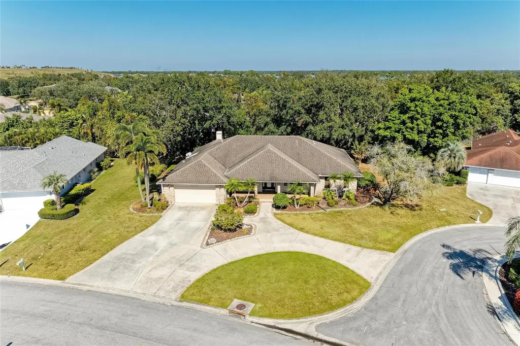 5668 Country Lakes Drive Sarasota FL 34243