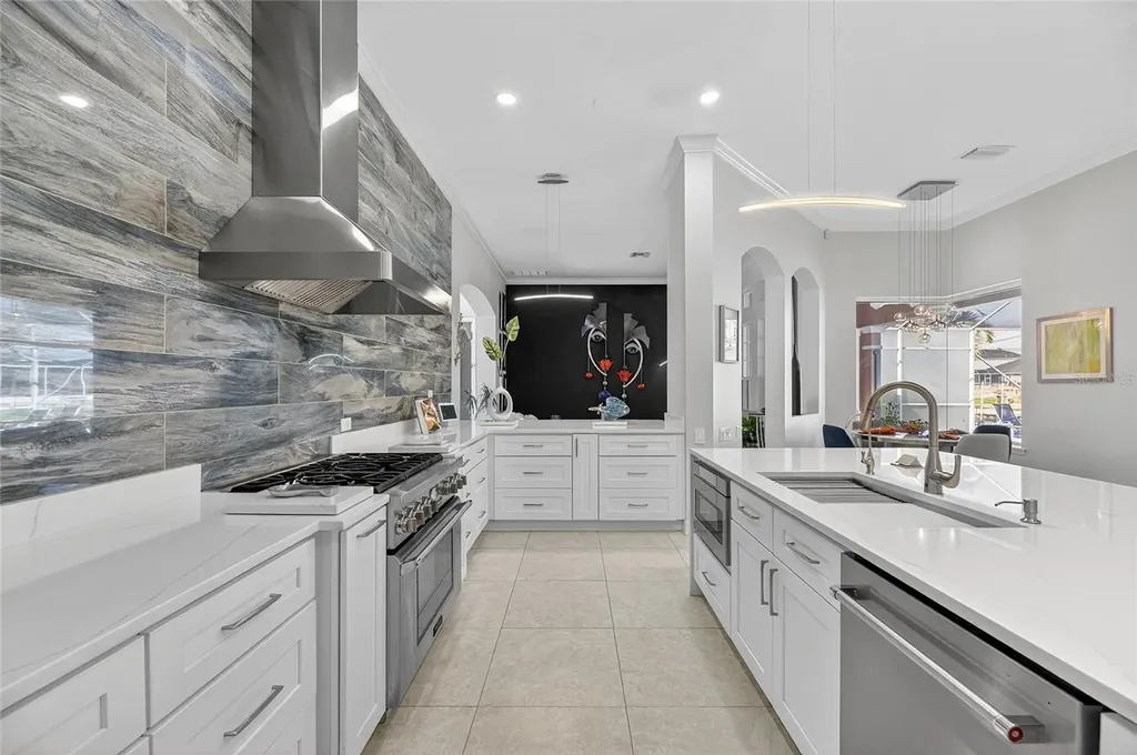 719 Islebay Drive Apollo Beach FL 33572