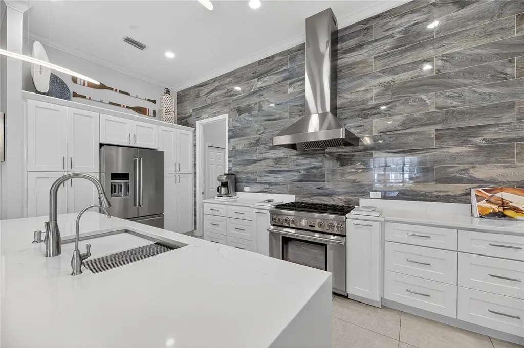 719 Islebay Drive Apollo Beach FL 33572