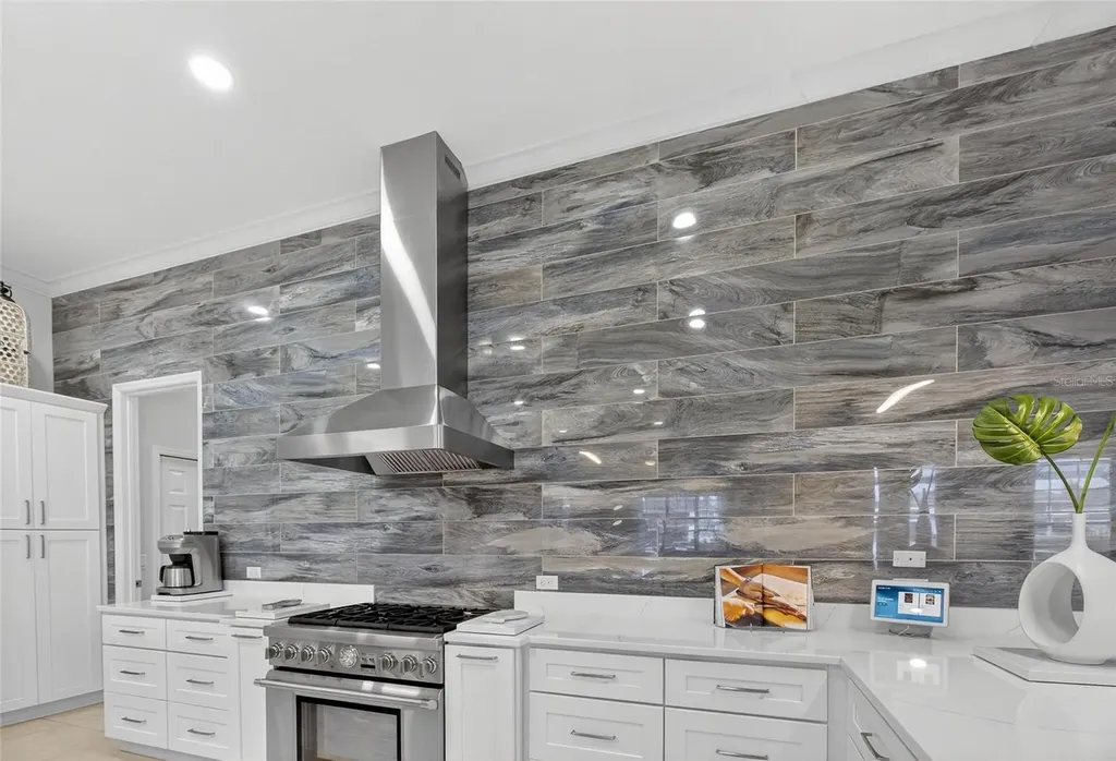 719 Islebay Drive Apollo Beach FL 33572