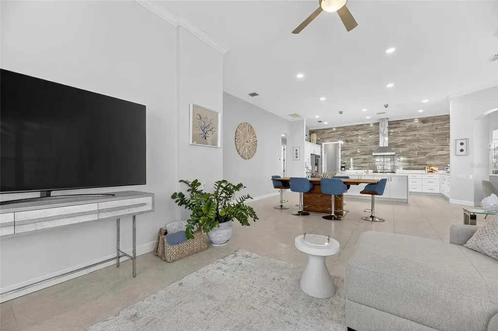 719 Islebay Drive Apollo Beach FL 33572